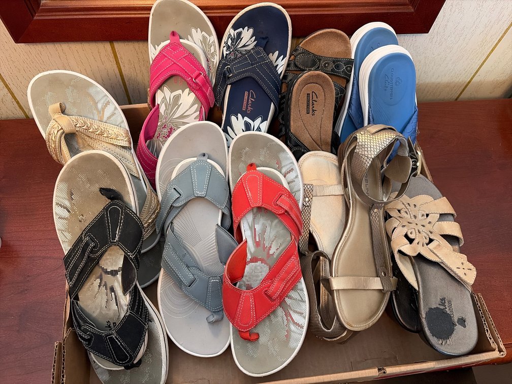 WOMENS NAME BRAND SANDALS