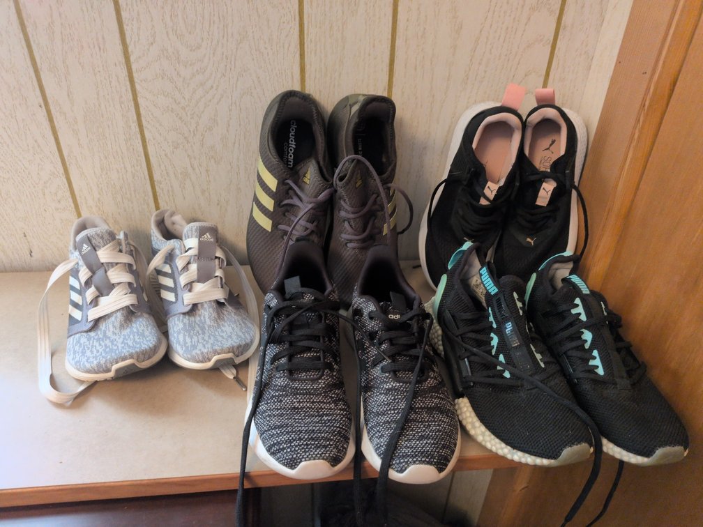 WOMEN'S ATHLETIC SHOES