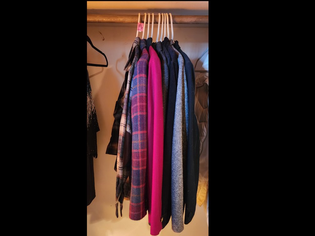 WOMANS CLOTHES