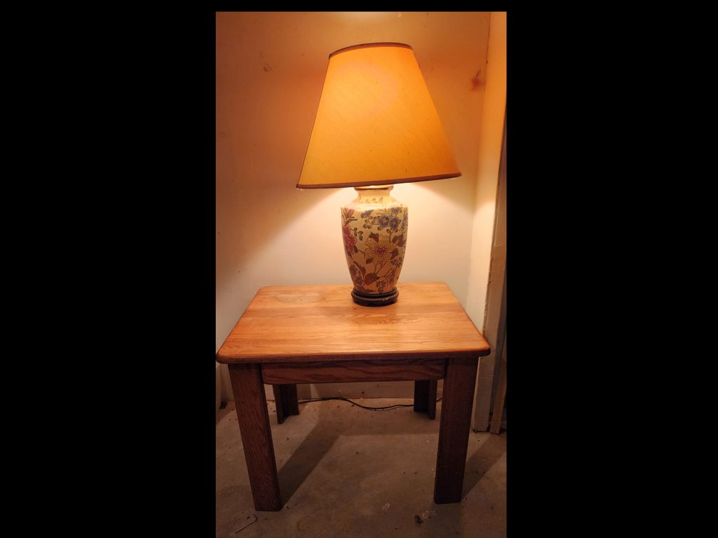 TABLE & LAMP
