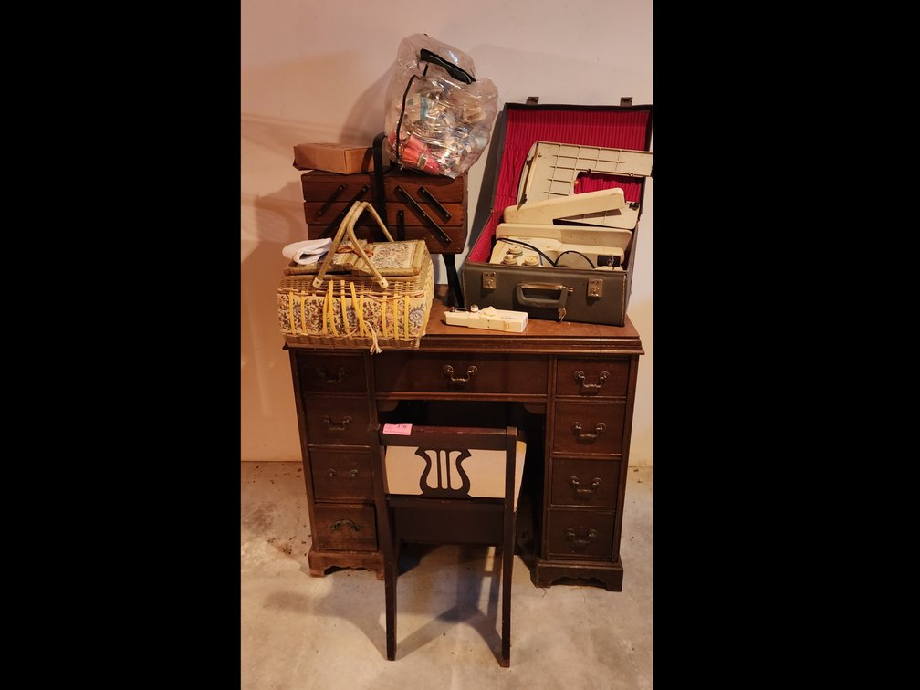 SEWING MACHINE LOT VIKING