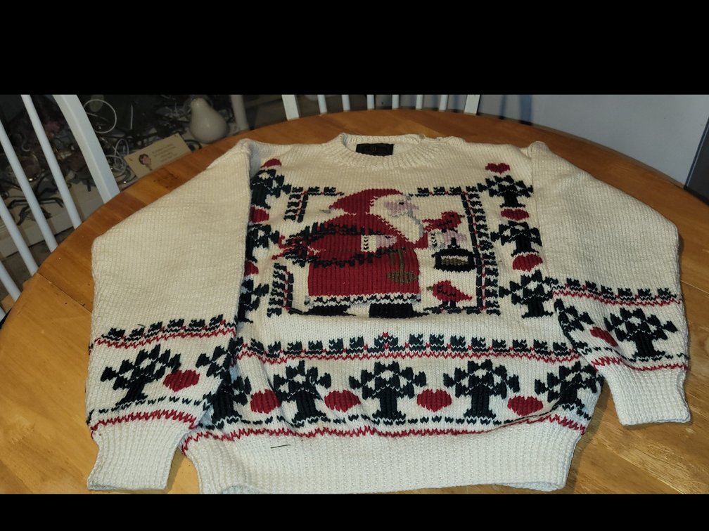 HOLIDAY SWEATER- M