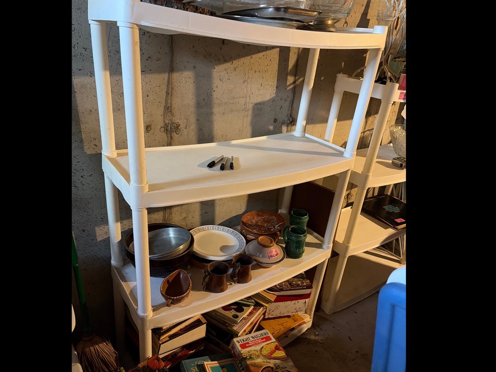 PLASTIC SHELF