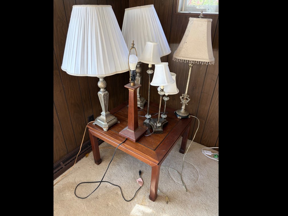 ASSORTED LAMPS W/TABLE