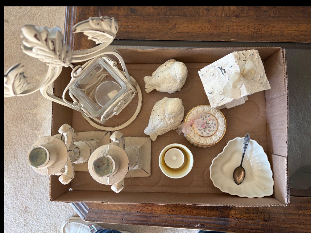 DECORATIVE GOODY LOT