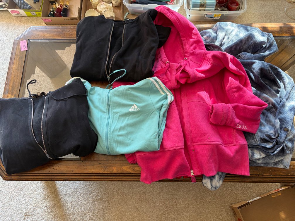 WOMENS ASSORTED SIZE ZIP UPS
