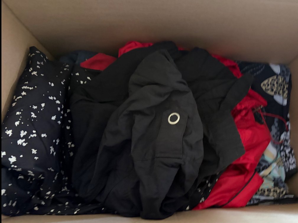 ASSORTED WOMENS JACKETS & PULL OVERS