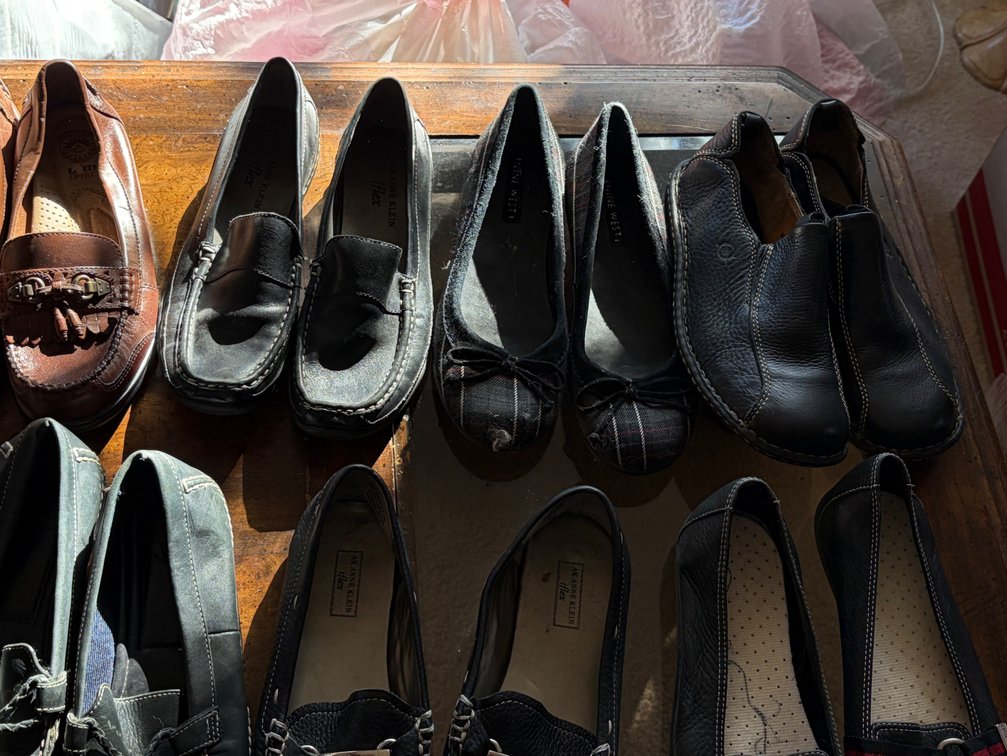 ASSORTED WOMENS SHOES