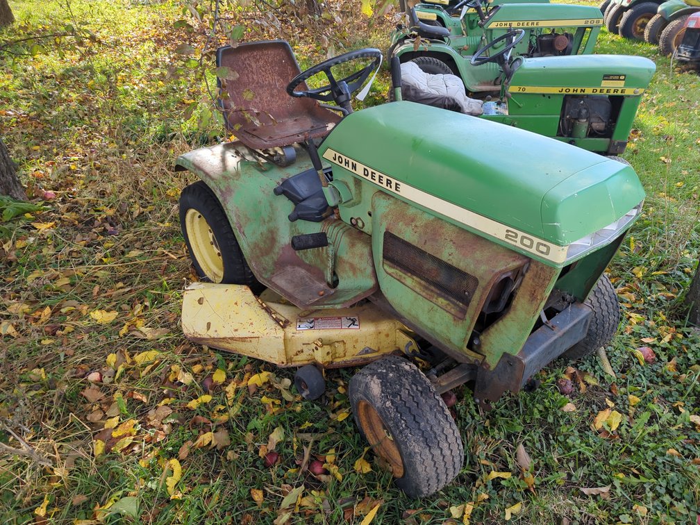 John Deere 200 w/Deck 