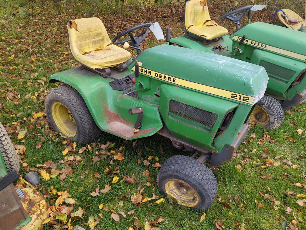 John Deere 212