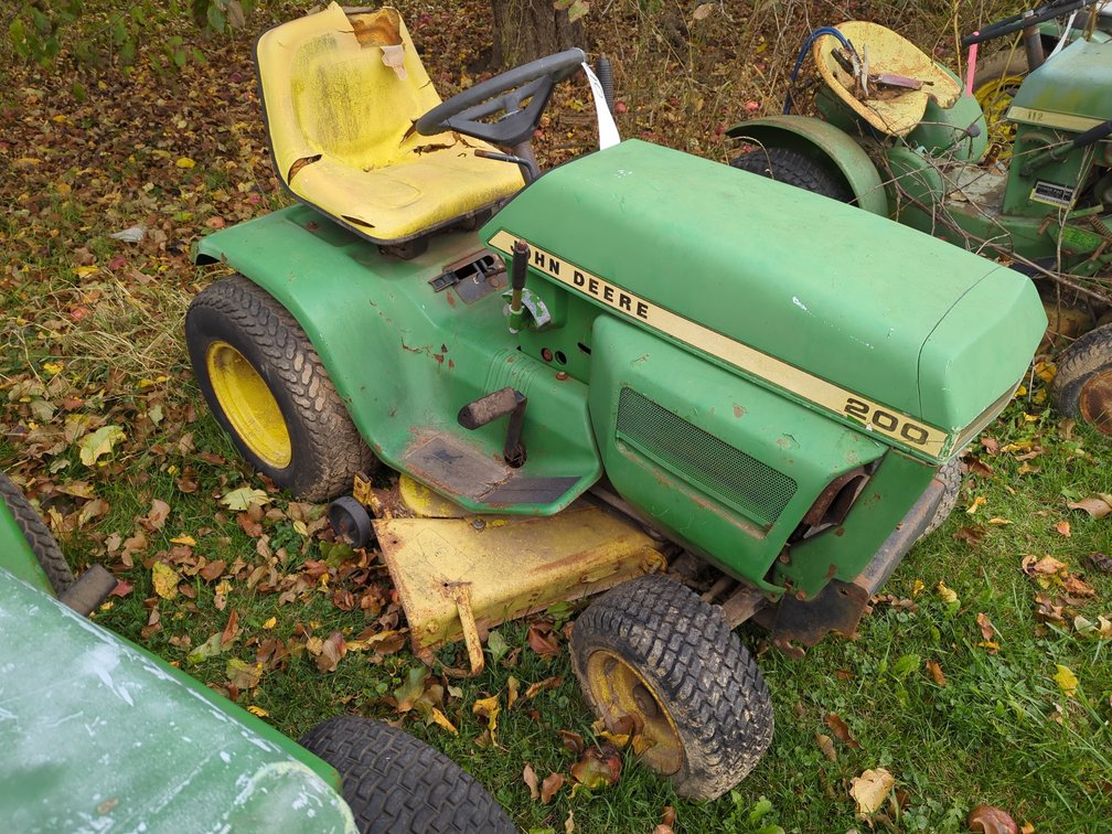 John Deere 200 w/Deck 