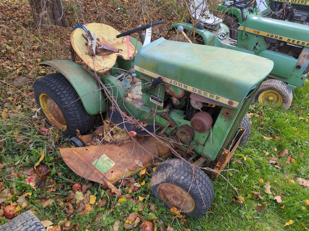 John Deere 112 w/Deck