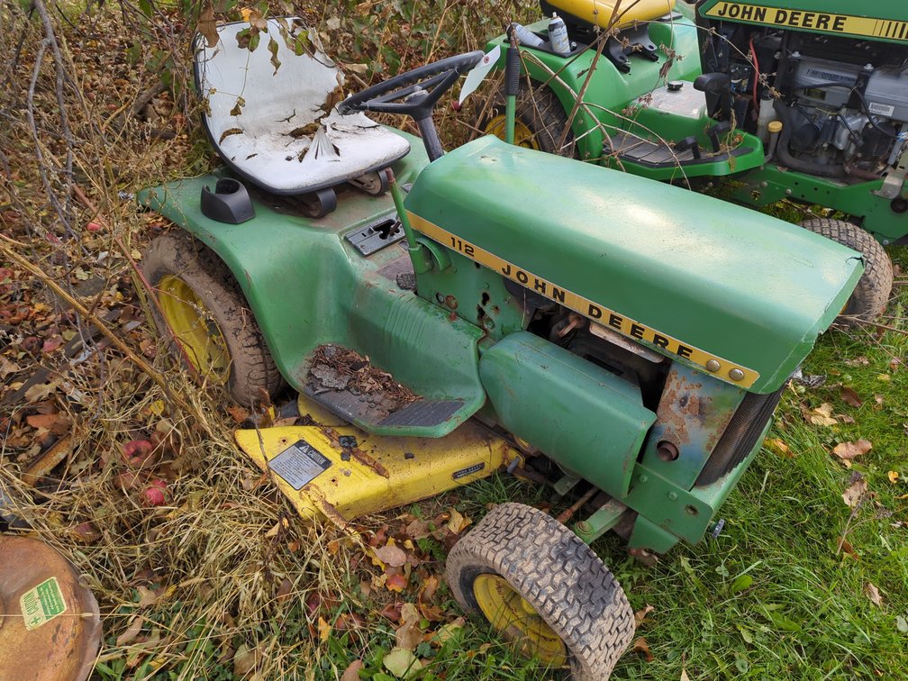 John Deere 112 w/Deck