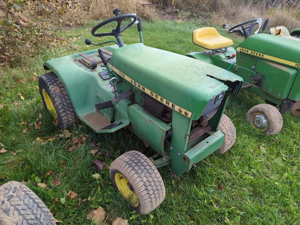 John Deere 110