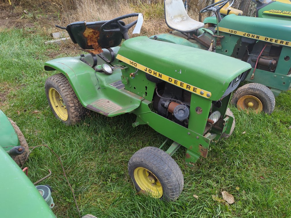 John Deere 140
