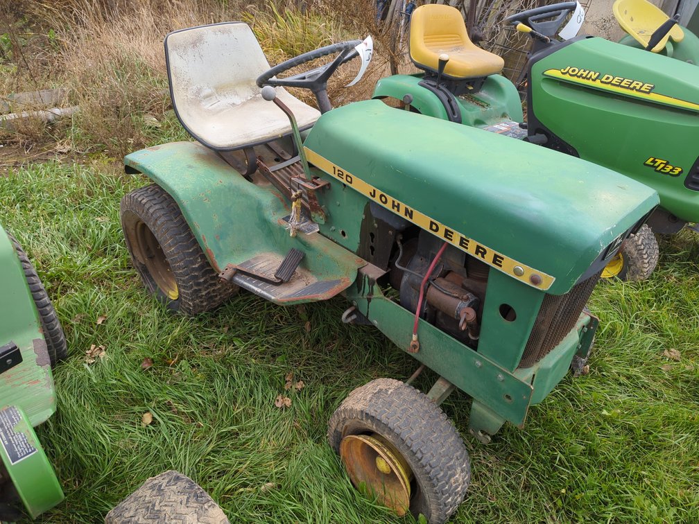 John Deere 120