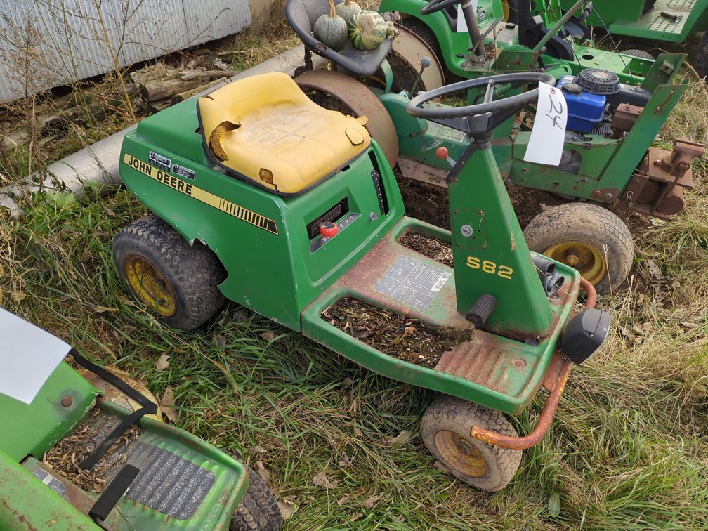 John Deere S82