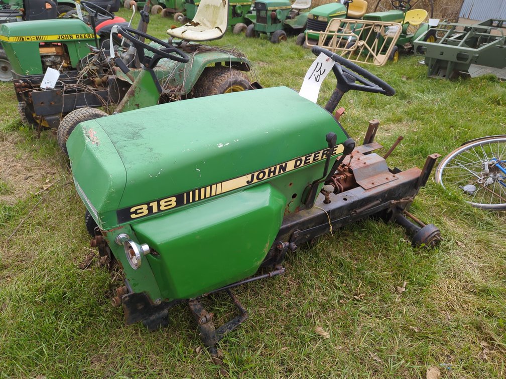 John Deere 318