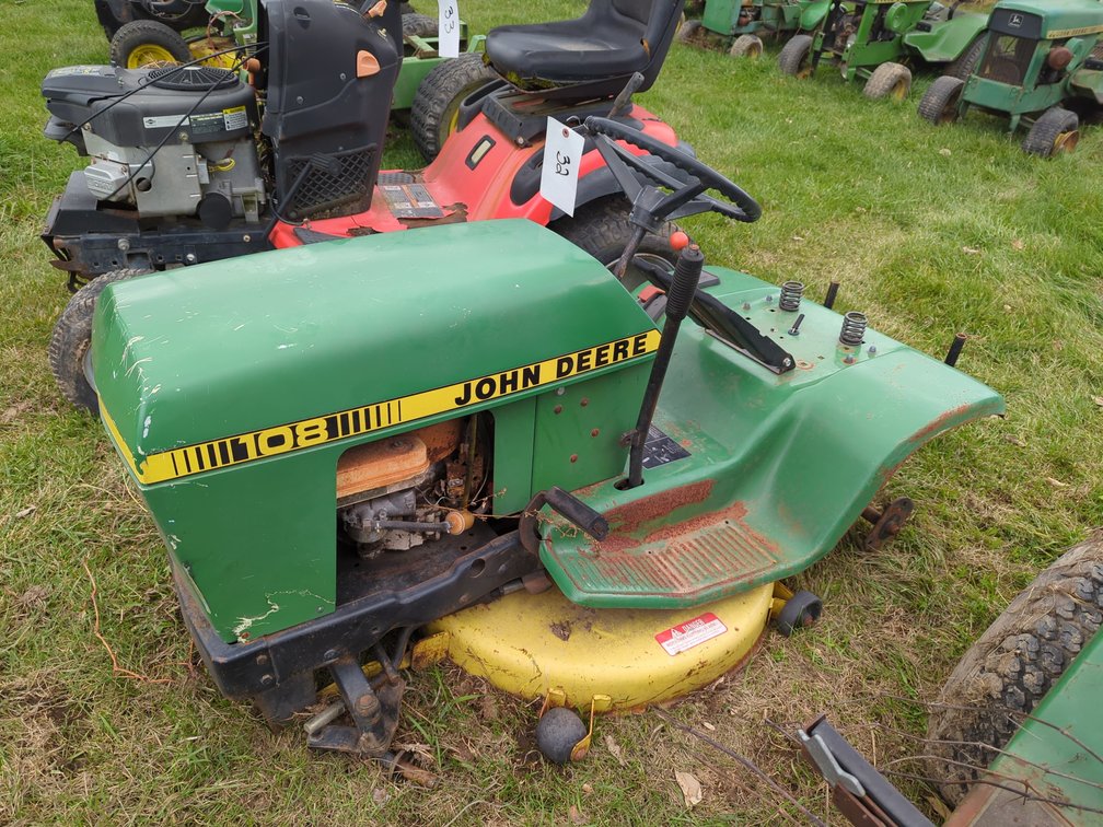 John Deere 108 w/Deck