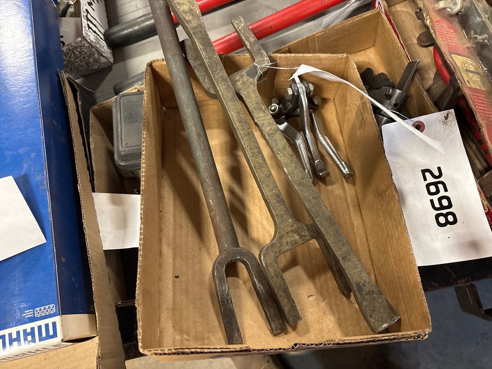 (3) Pickle Forks, gear & hub pullers