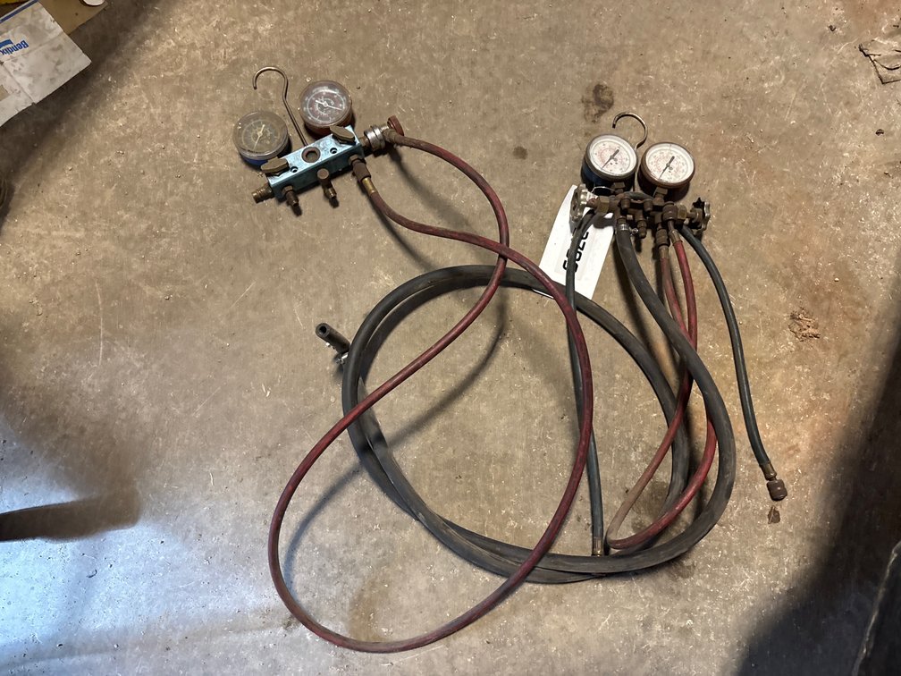 (2) HVAC/AC manifold gauge sets