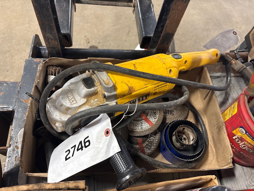 Dewalt DWE4517 7 inch Angle Grinder