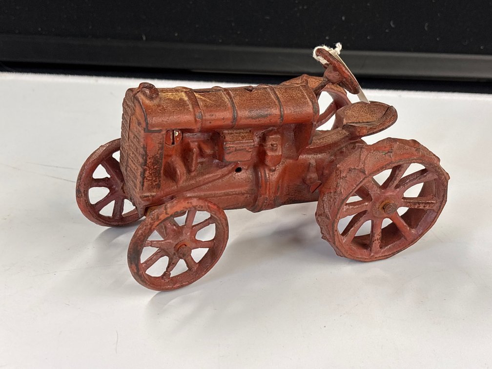 Vtg Arcade 1/16 Cast Tractor