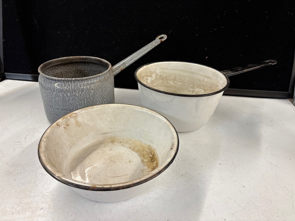 (2) Enamel Kettles and Bowl