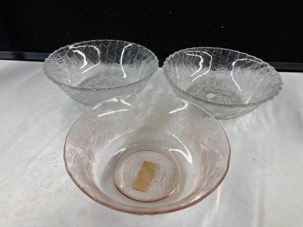 8” Dogwood Berry & (2) 9 Basketweave Glass Bowls