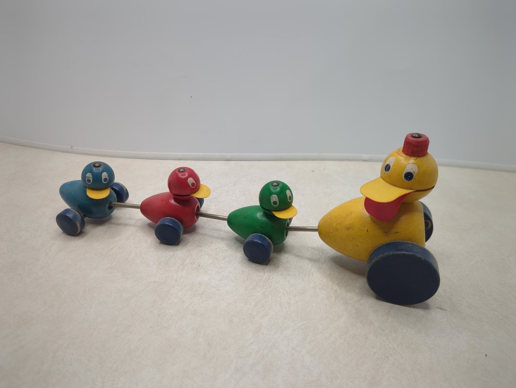Vtg Wood Duck Family Train Pull Toy