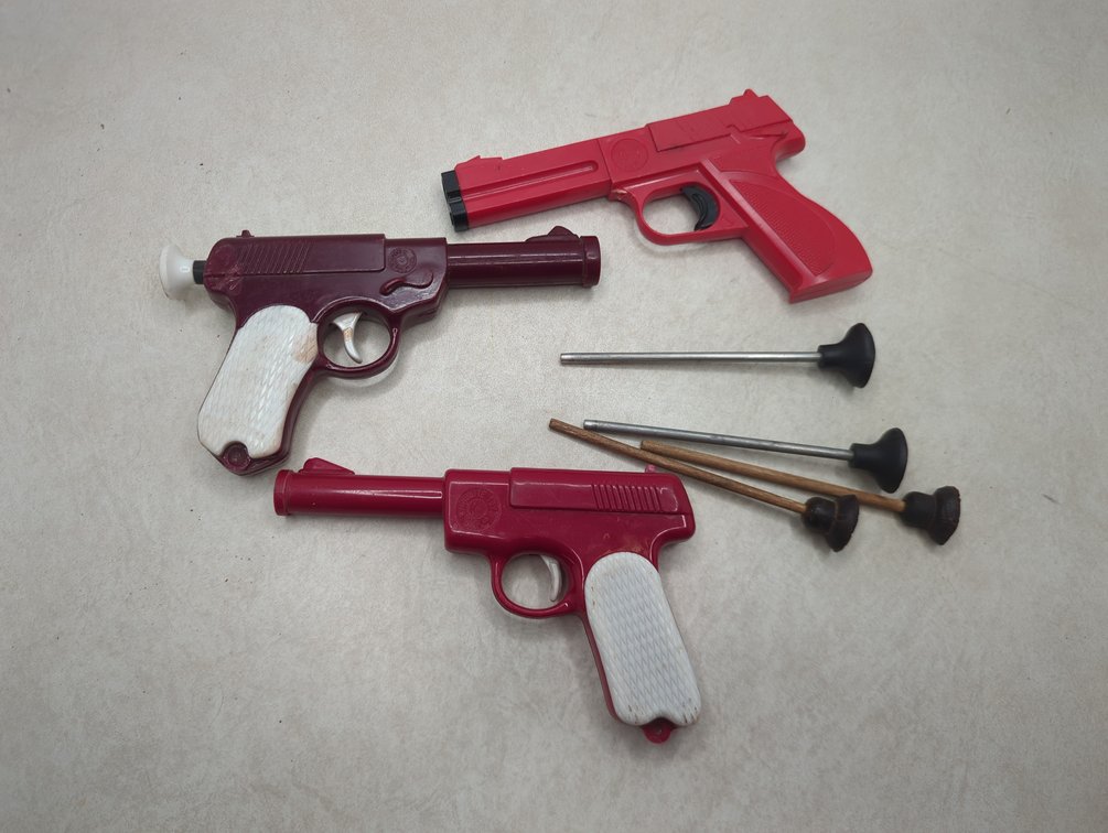 (3) Wyandotte Pistols, (4) Darts