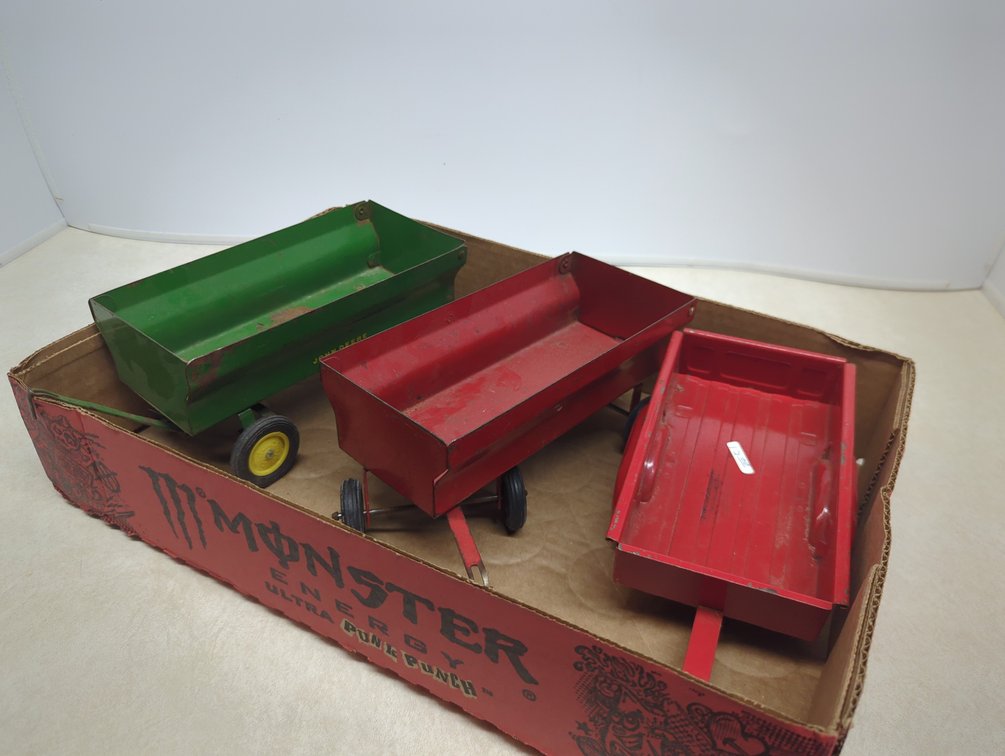 (3) 1/16 ERTL Wagons