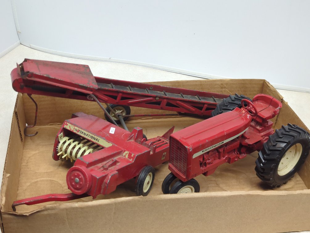 IH Tractor, Baler & Elevator
