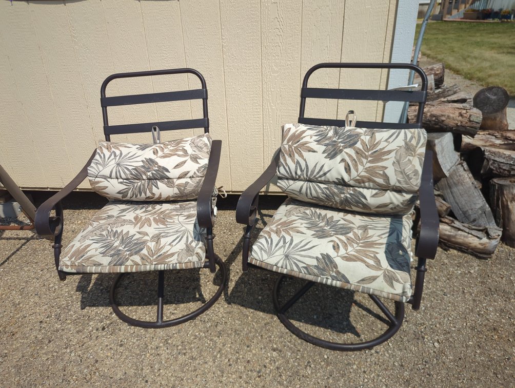 (2) Swivel Patio Chairs