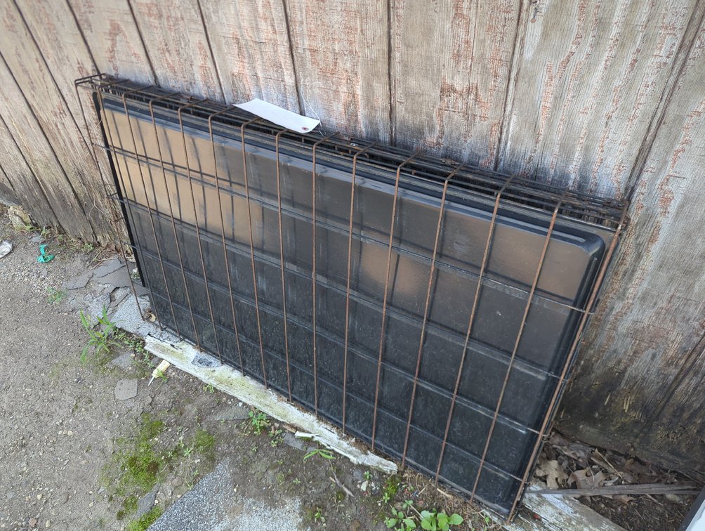 Wire dog kennel