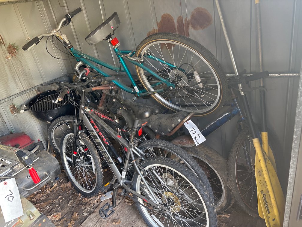 (5) bicycles