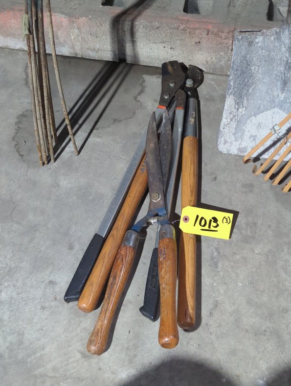 (2) Loppers & Hedge Trimmer