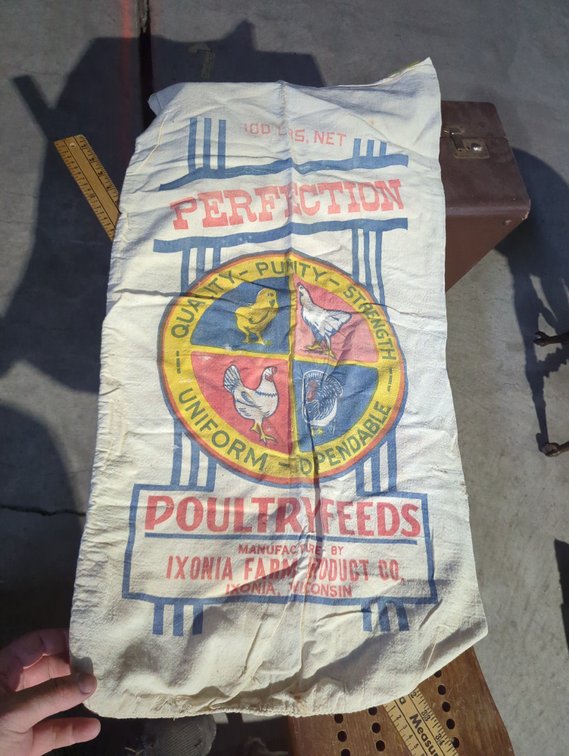 Ixonia Feed Bag; Lucky Clovers 4-H & Else Oil Sticks