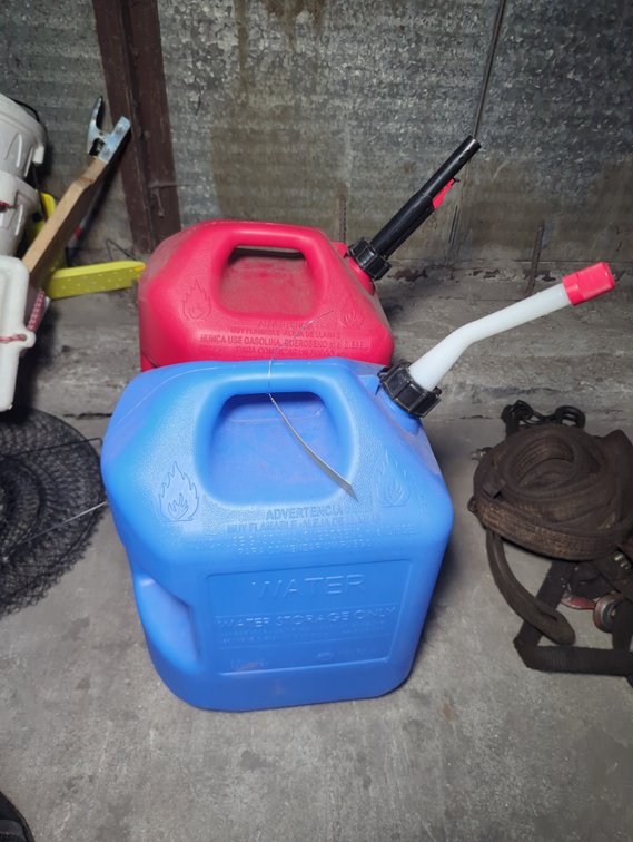 6 Gallon Plastic Water & Gas Cans