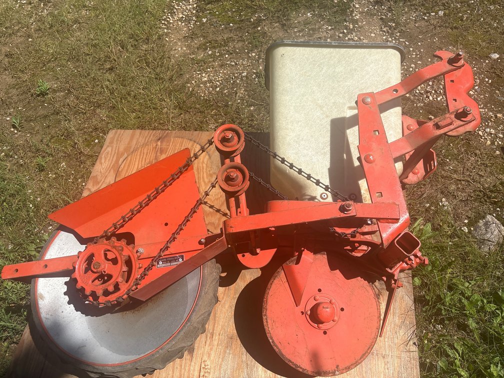 Allis Chalmers single unit planter