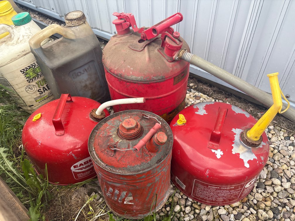 (4) Metal gas cans