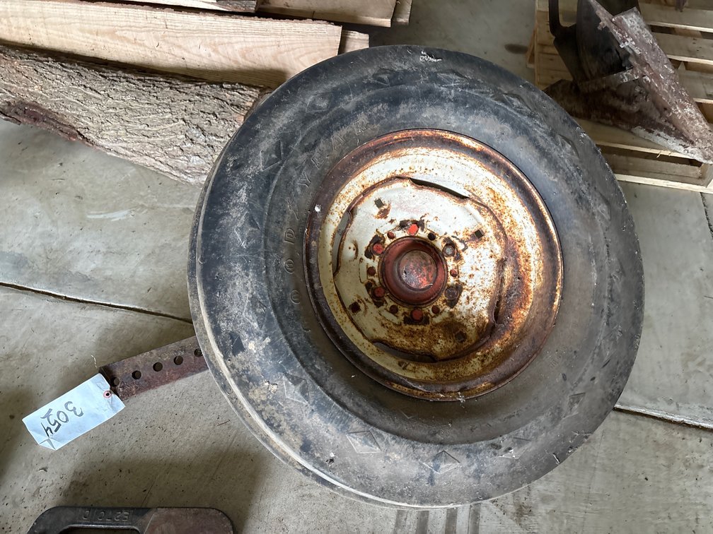 9.5L-15 Tire With Mount