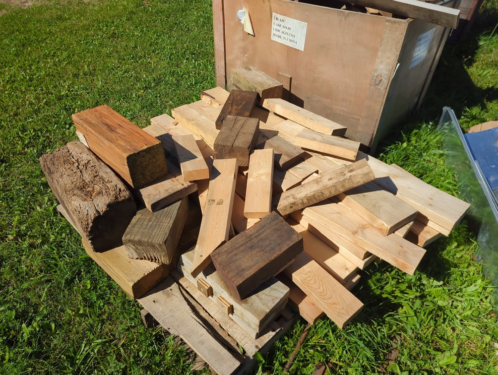 (4) Pallets of Wood Scraps