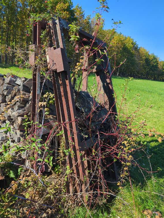 (4) Metal Frame Pieces