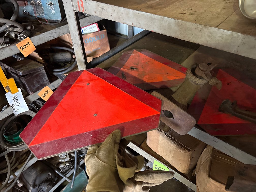 (3) SMV Signs; (2) Vtg Jacks & Headlight