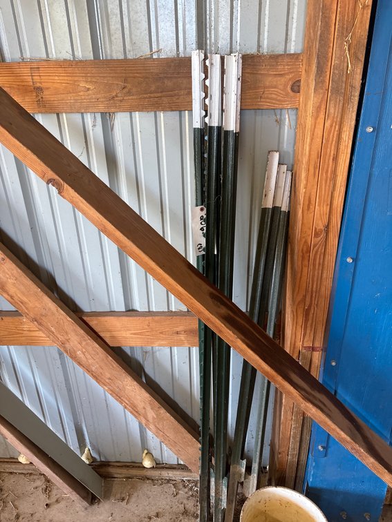 (5) 6ft & (3) 5ft Steel Fence Posts