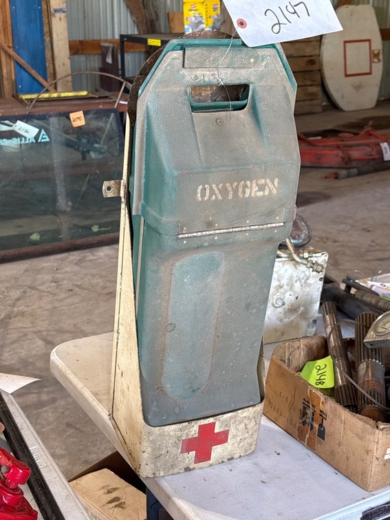 Oxygen Tank w/Case & Wall Bracket