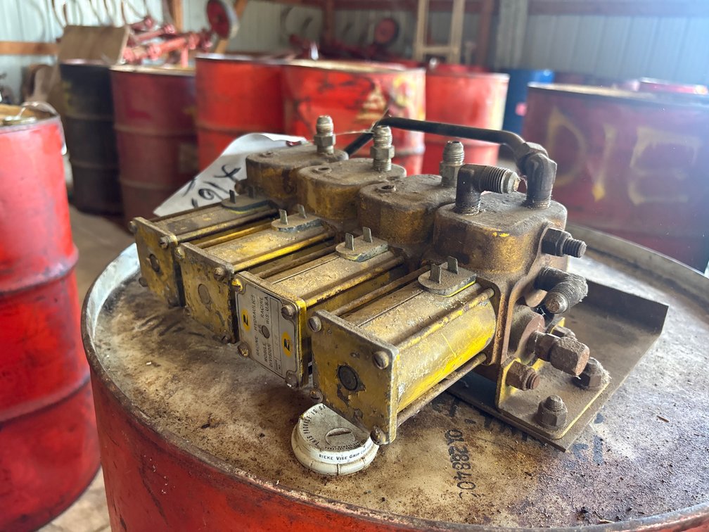 Hydraulic calve manifold