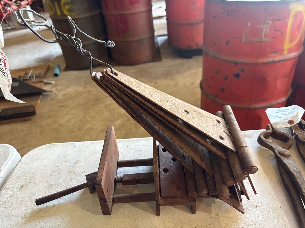 (5) 10 inch triangle hinges and bench vise
