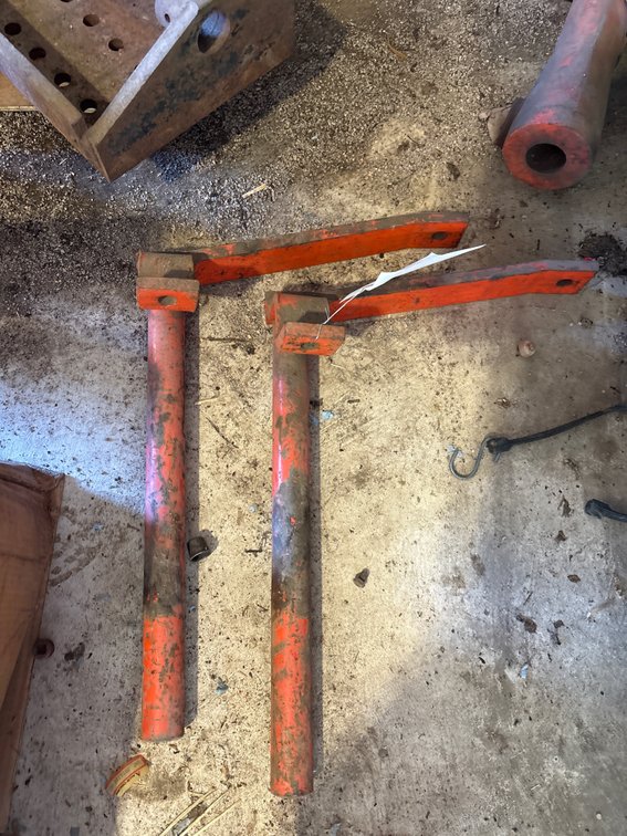 Planter/fertilizer box braces